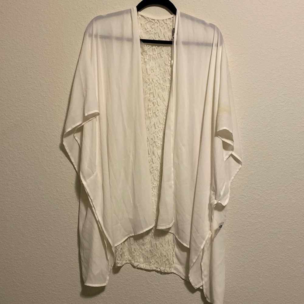 Charlotte Russe White Kimono